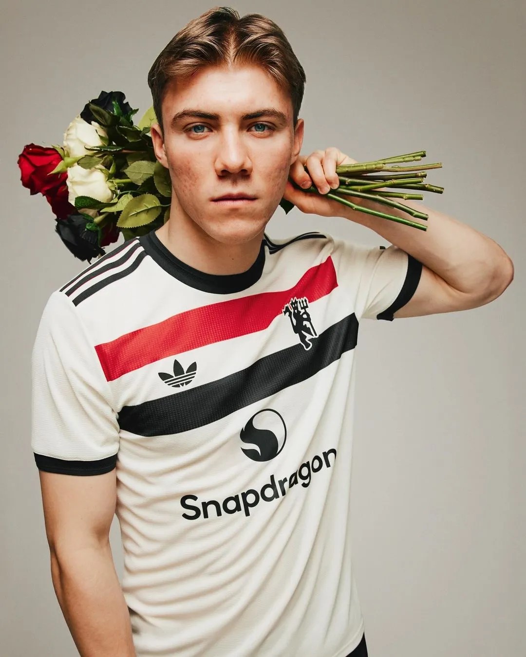 1724377086871358.jpg Man T away3.jpg